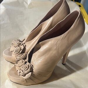 Vince Camuto Beige Peep-Toe Heels with‎ Rose Detail